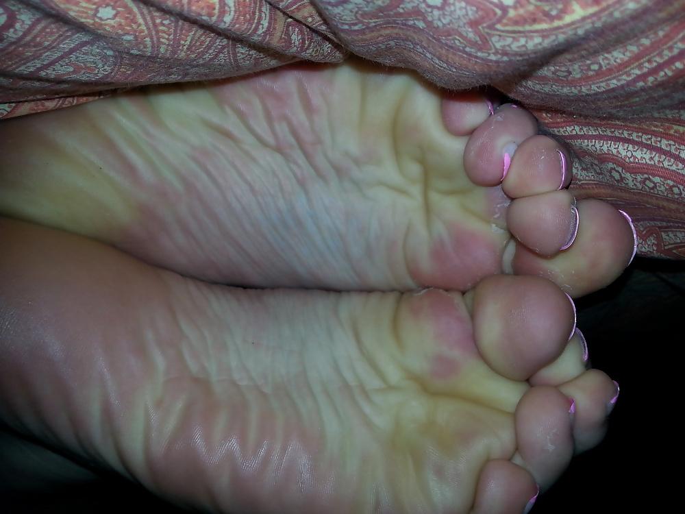 22P Sexy soles and long toes in socks and nylons