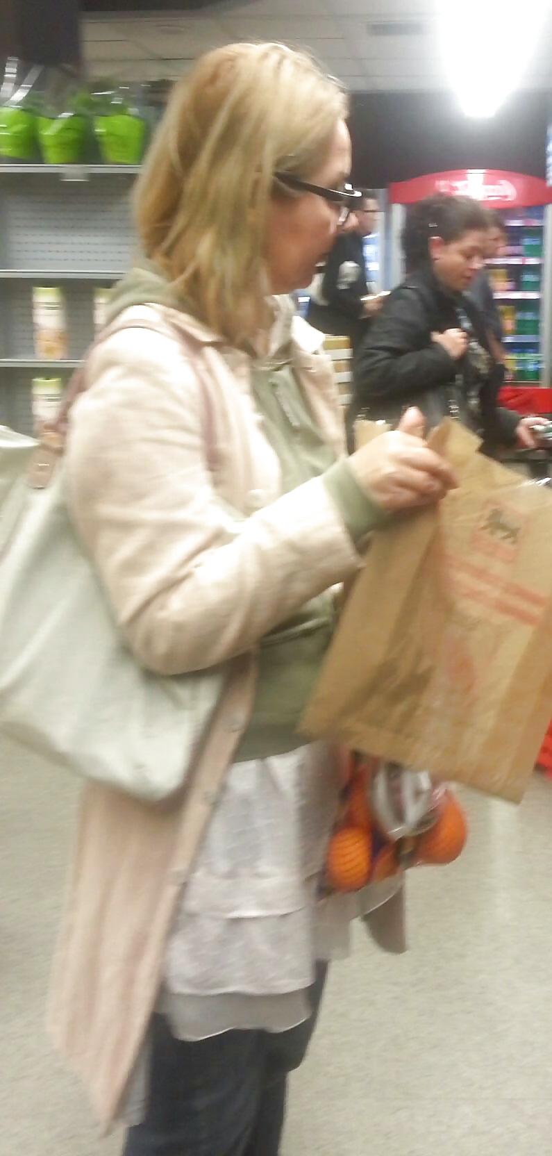 19P Spy old + young supermarket romanian
