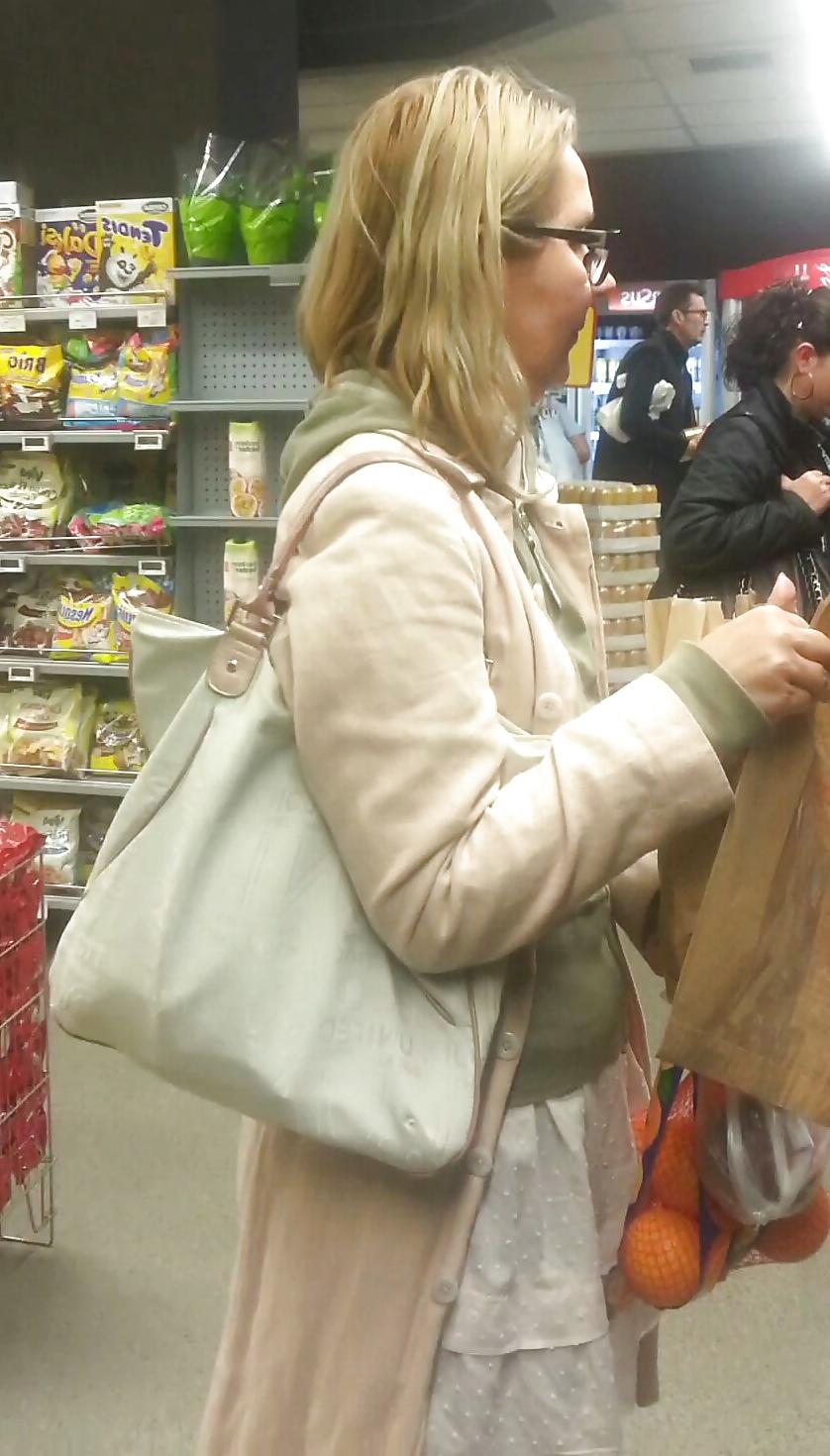 19P Spy old + young supermarket romanian