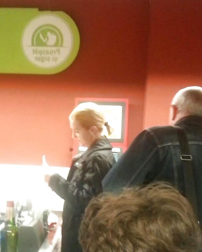 19P Spy old + young supermarket romanian