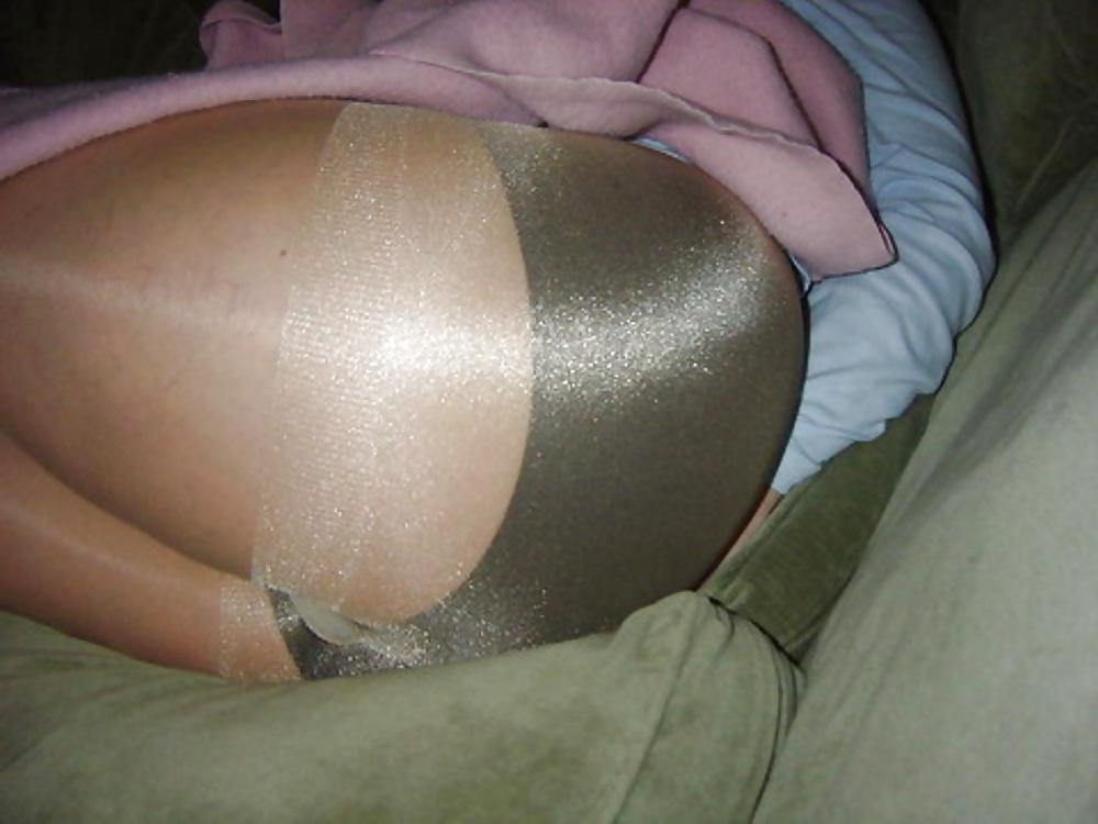 25P Women in panties under pantyhose 6