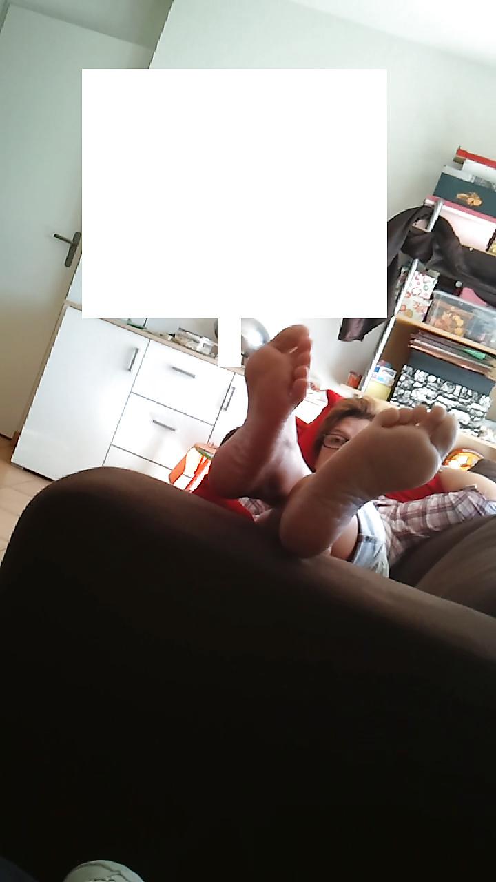20P Mother's friend ass,tits and feet