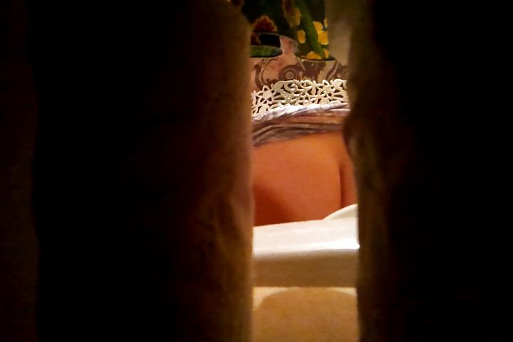 20P Mother's friend ass,tits and feet