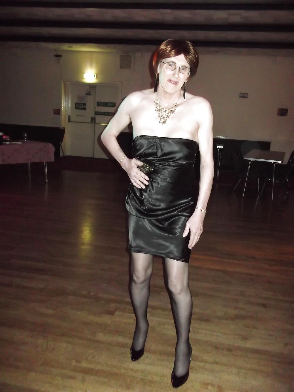 6P Me out for the night at a TV disco