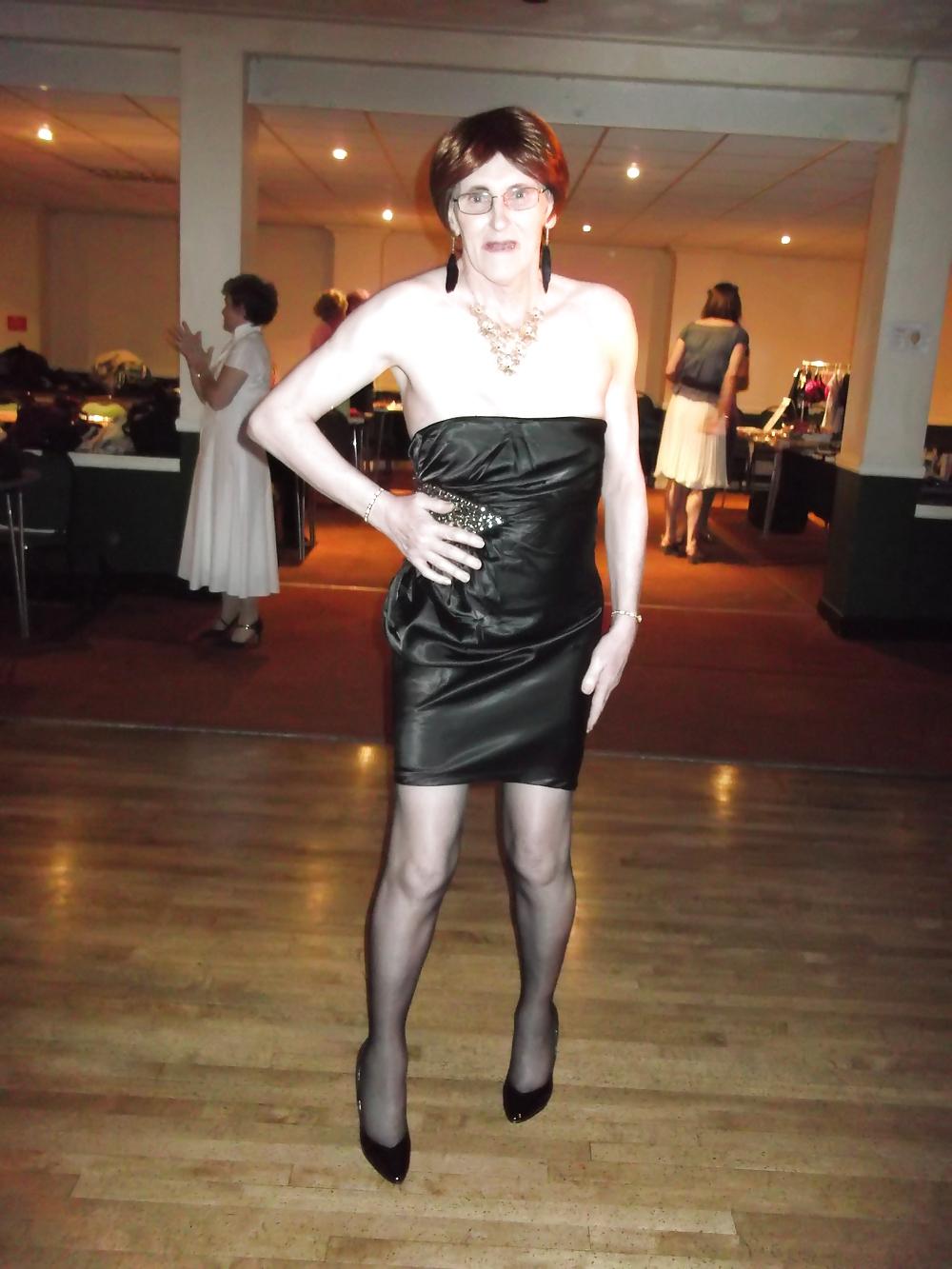 6P Me out for the night at a TV disco