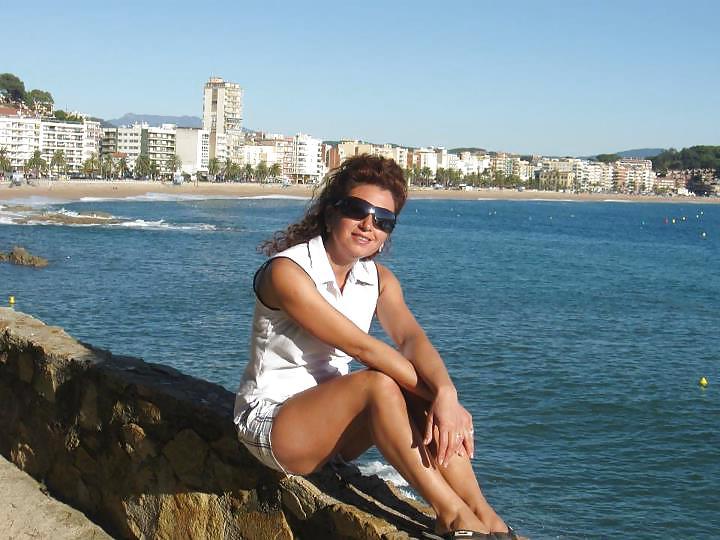 20P Dutch mature mom. How would you fuck her?