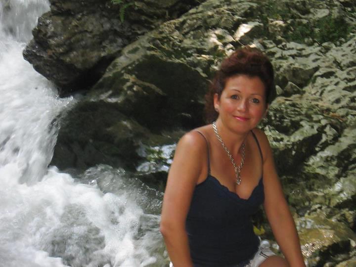 20P Dutch mature mom. How would you fuck her?