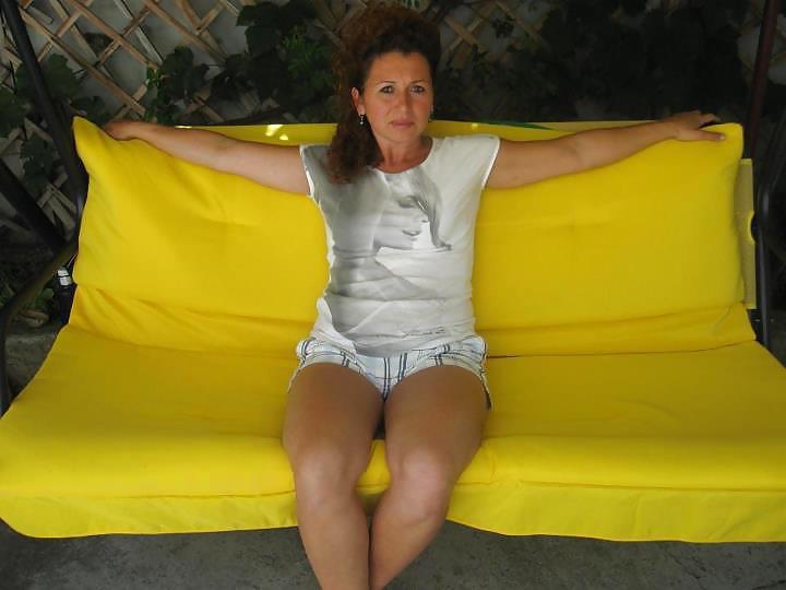20P Dutch mature mom. How would you fuck her?