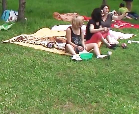 24P Spy barbecue old + young romanian