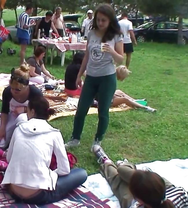 24P Spy barbecue old + young romanian