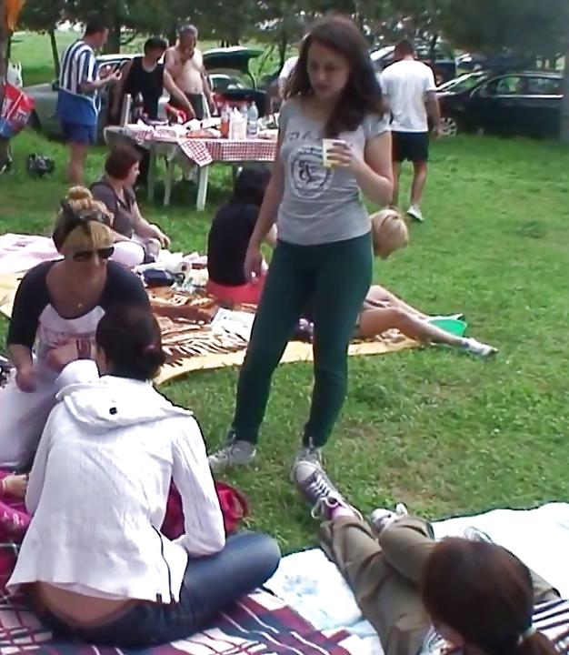 24P Spy barbecue old + young romanian
