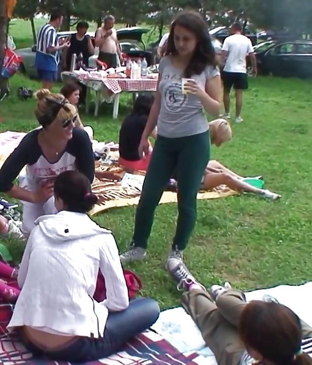 24P Spy barbecue old + young romanian