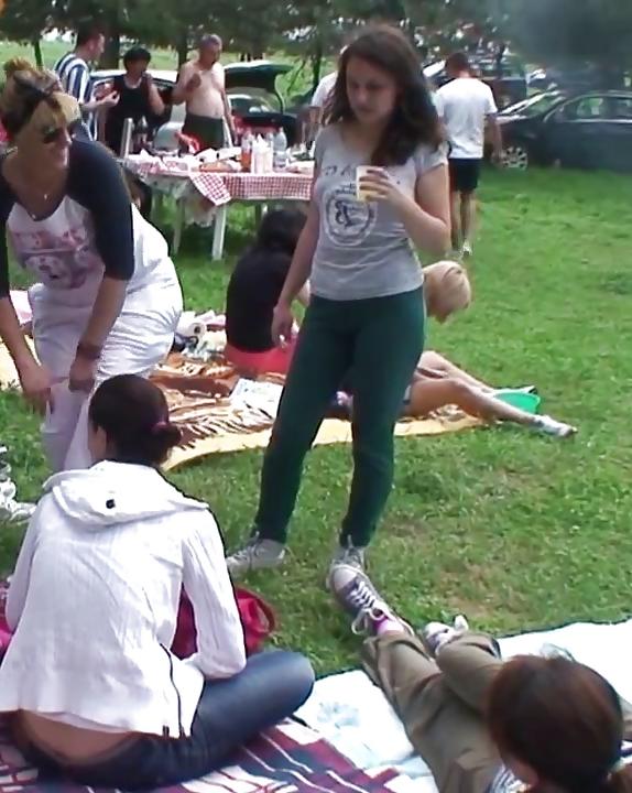 24P Spy barbecue old + young romanian