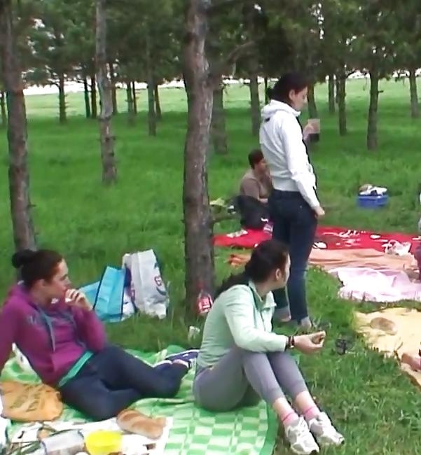 24P Spy barbecue old + young romanian