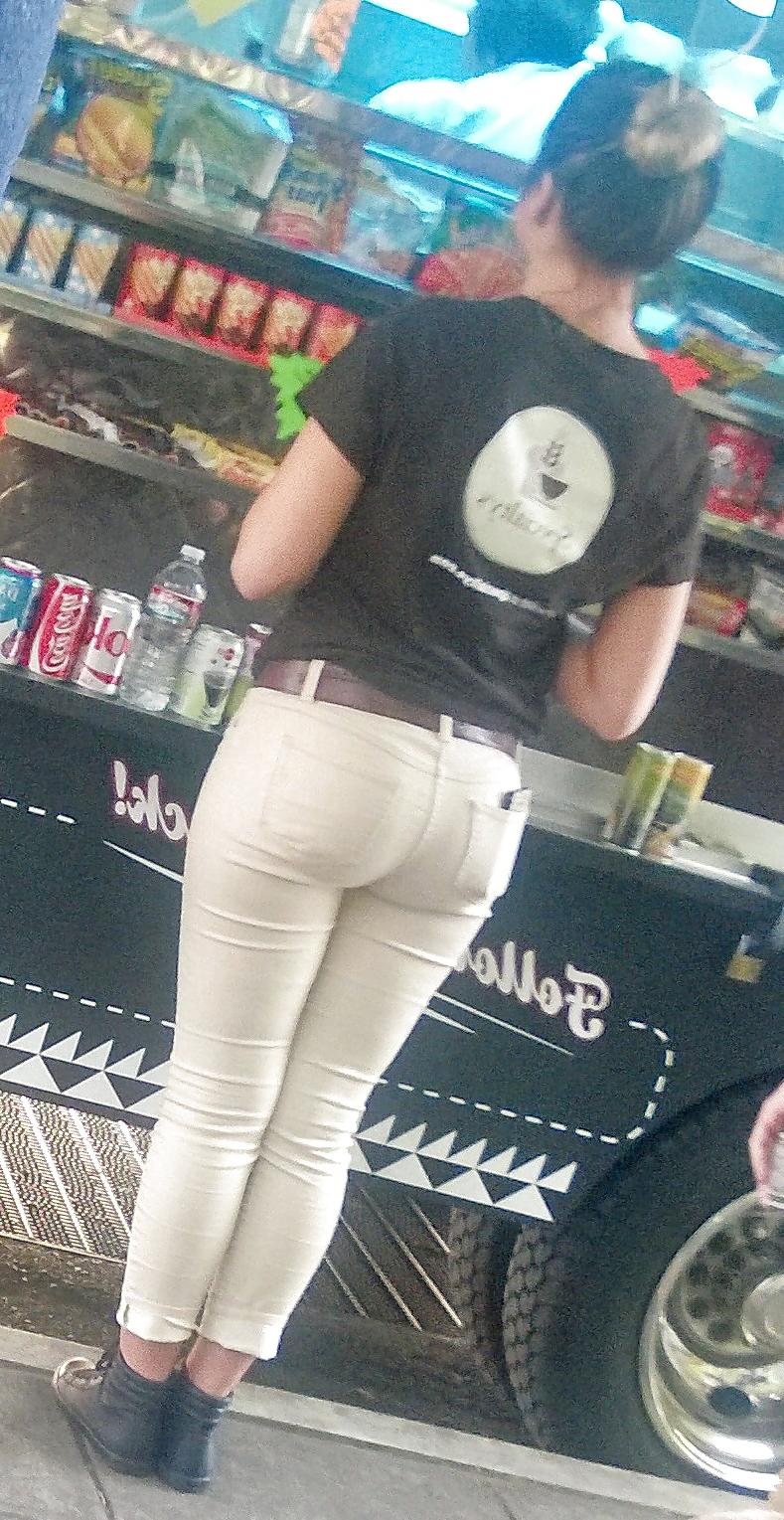 8P Pawg in tight tan jeans