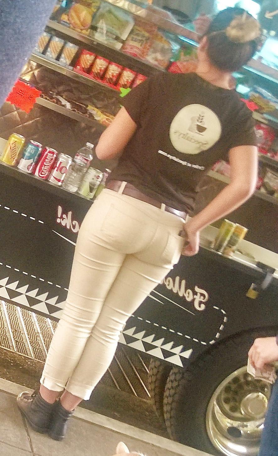 8P Pawg in tight tan jeans