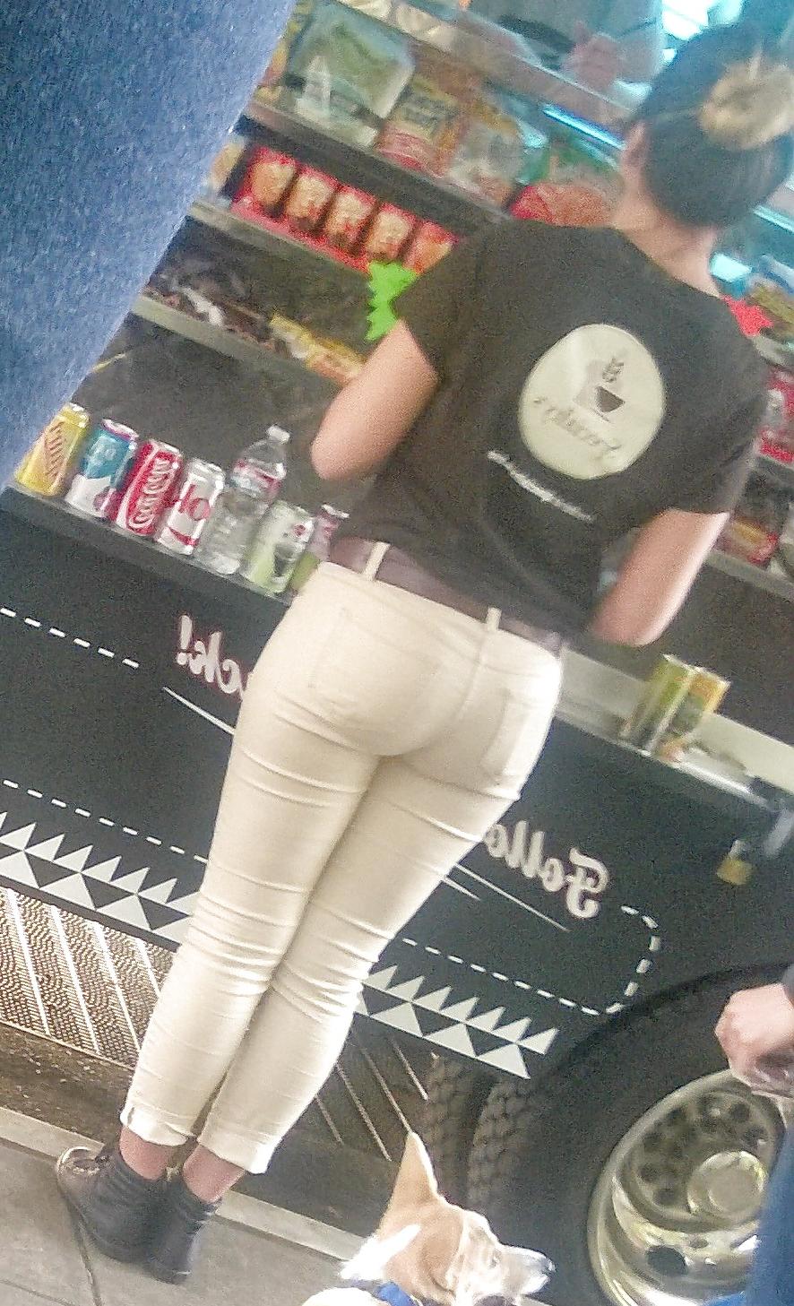 8P Pawg in tight tan jeans