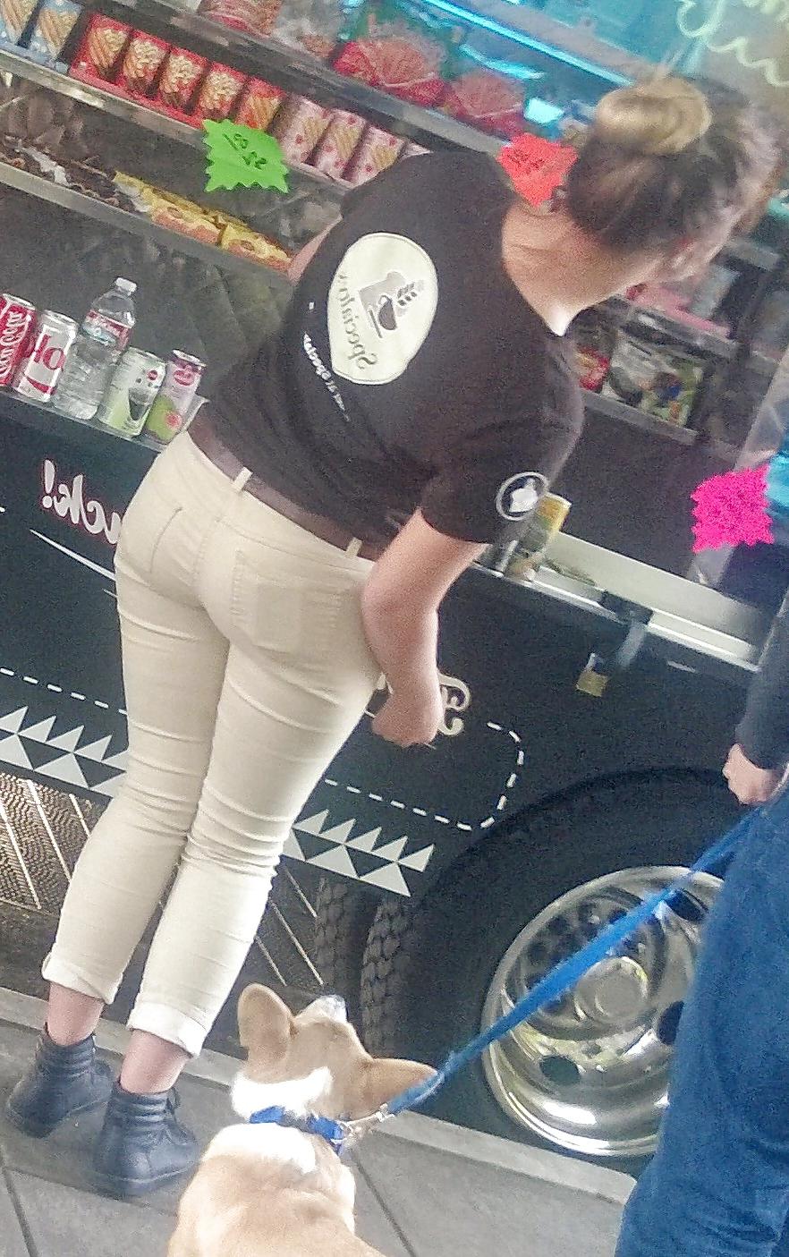 8P Pawg in tight tan jeans
