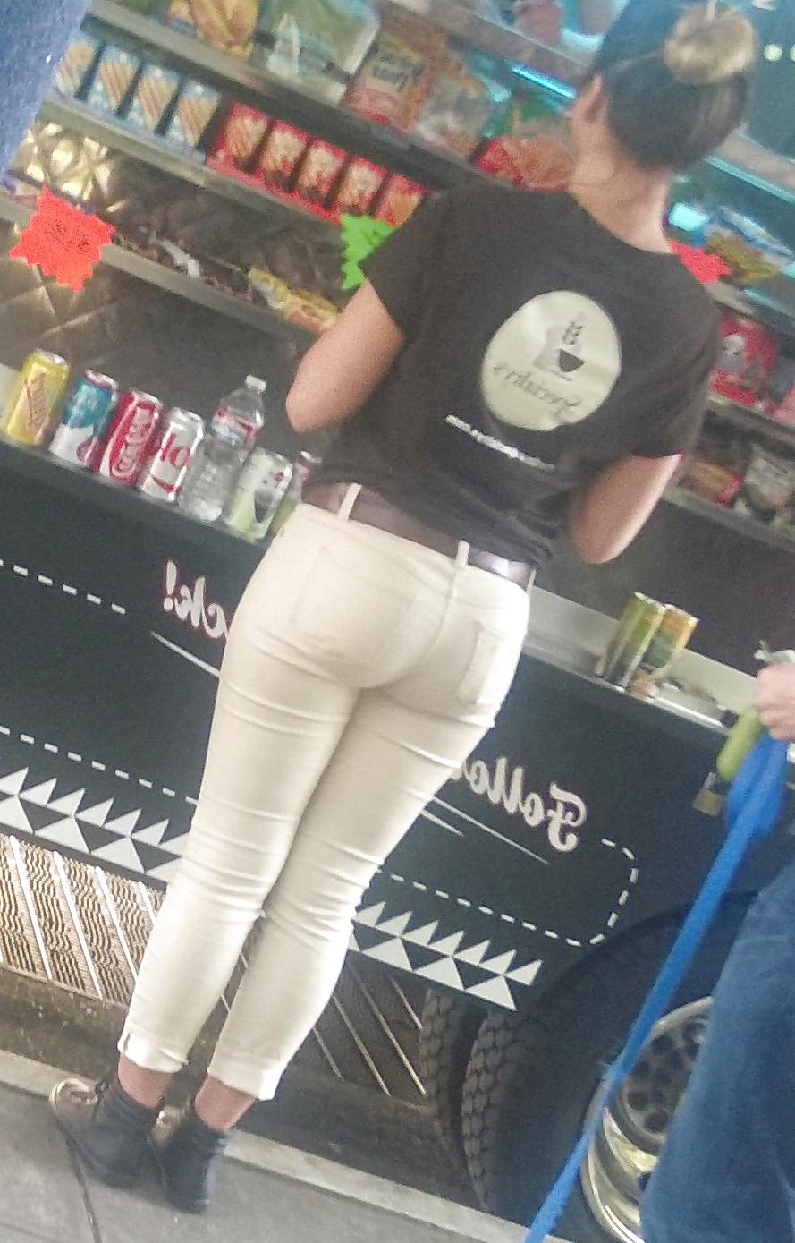 8P Pawg in tight tan jeans