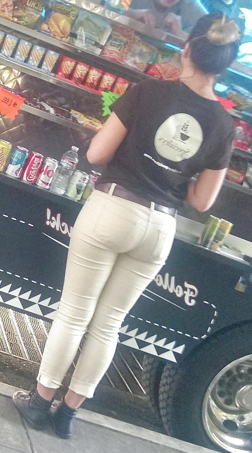 8P Pawg in tight tan jeans