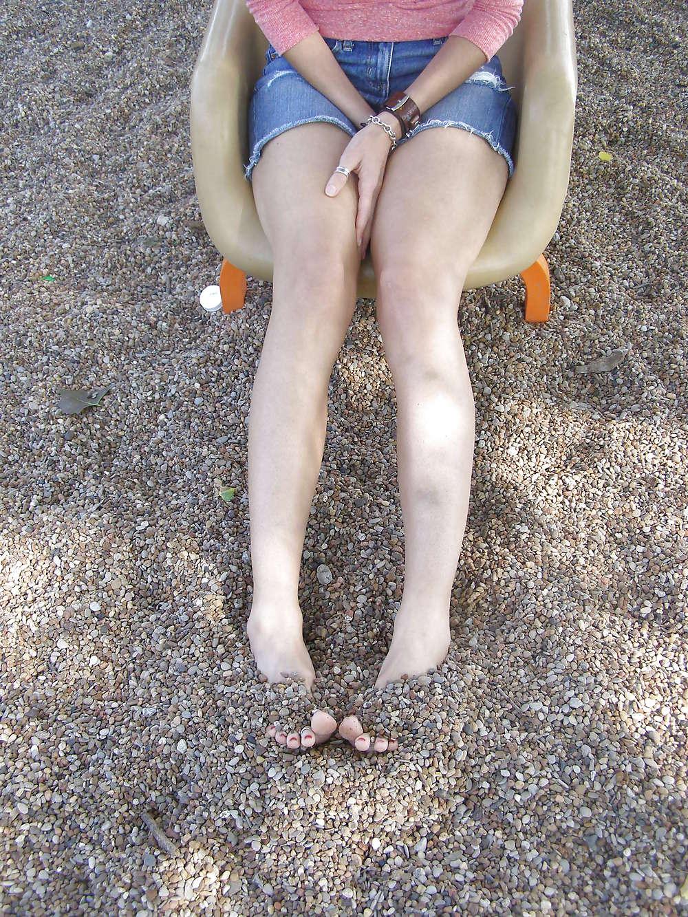 19P Size 8 feet at the park - flip flops