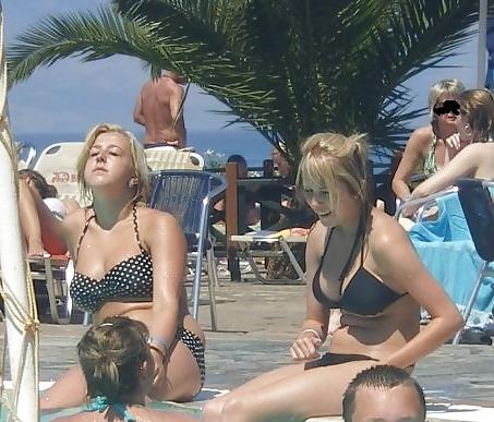 20P Busty Teen Voyeured