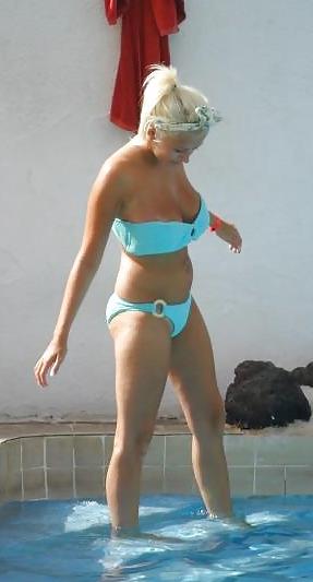 20P Busty Teen Voyeured