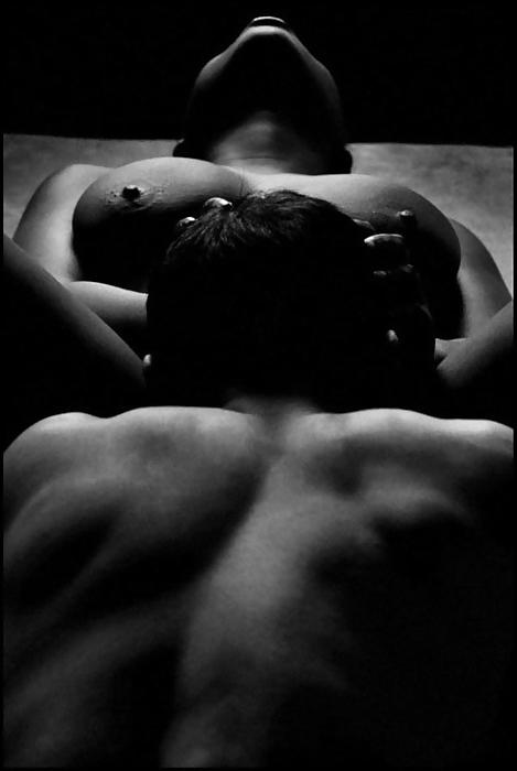 25P B&W Oral Sex Pictures Found on the Web