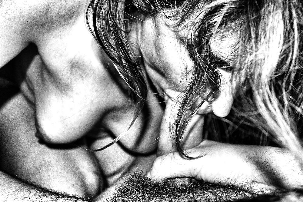 25P B&W Oral Sex Pictures Found on the Web