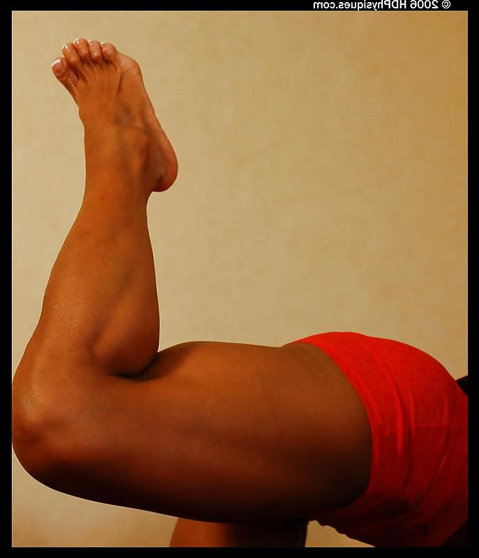 11P Female Bodybuilder Feet - The Pose 001 (Pr0n)