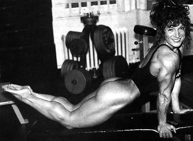 11P Female Bodybuilder Feet - The Pose 001 (Pr0n)
