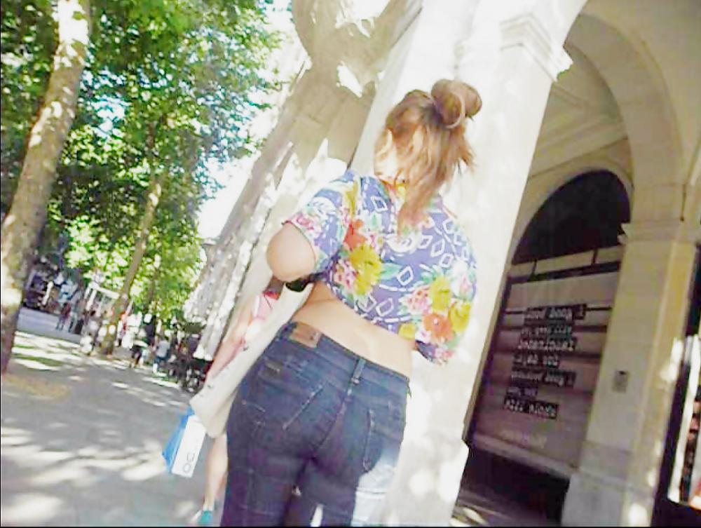 15P PAWG redhead in tight jeans on the street