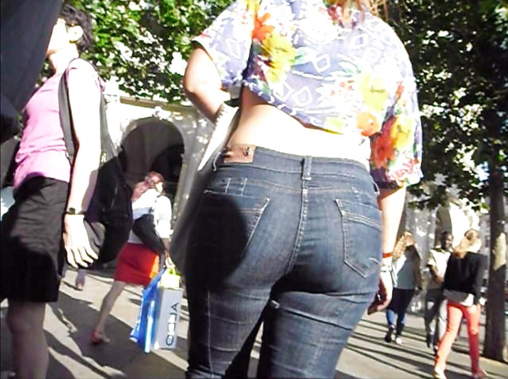 15P PAWG redhead in tight jeans on the street