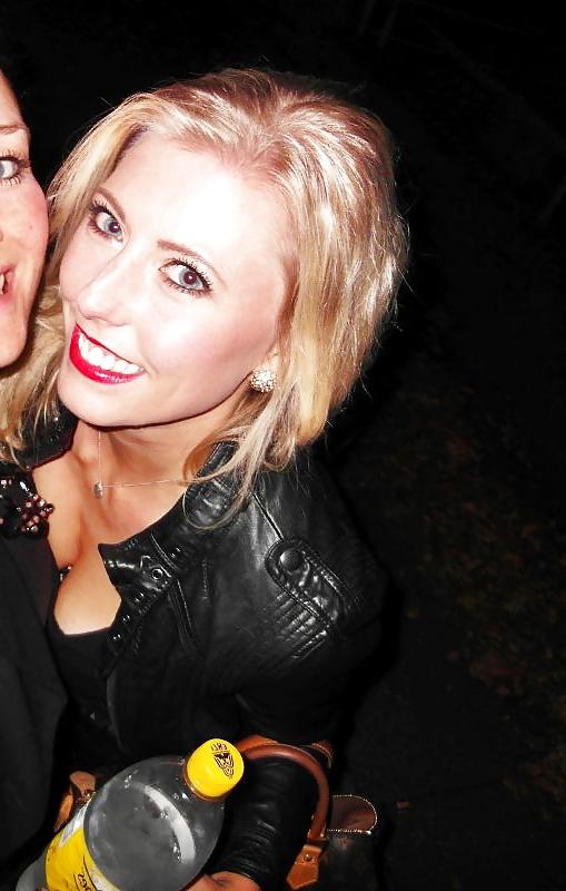 7P Carolin 30 Yars old and a Friend of my Cousine 