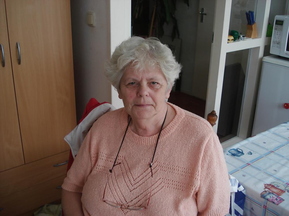 25P Granny dutch