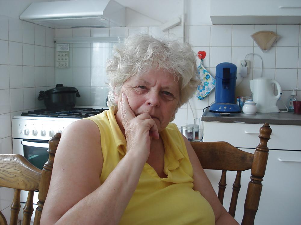 25P Granny dutch