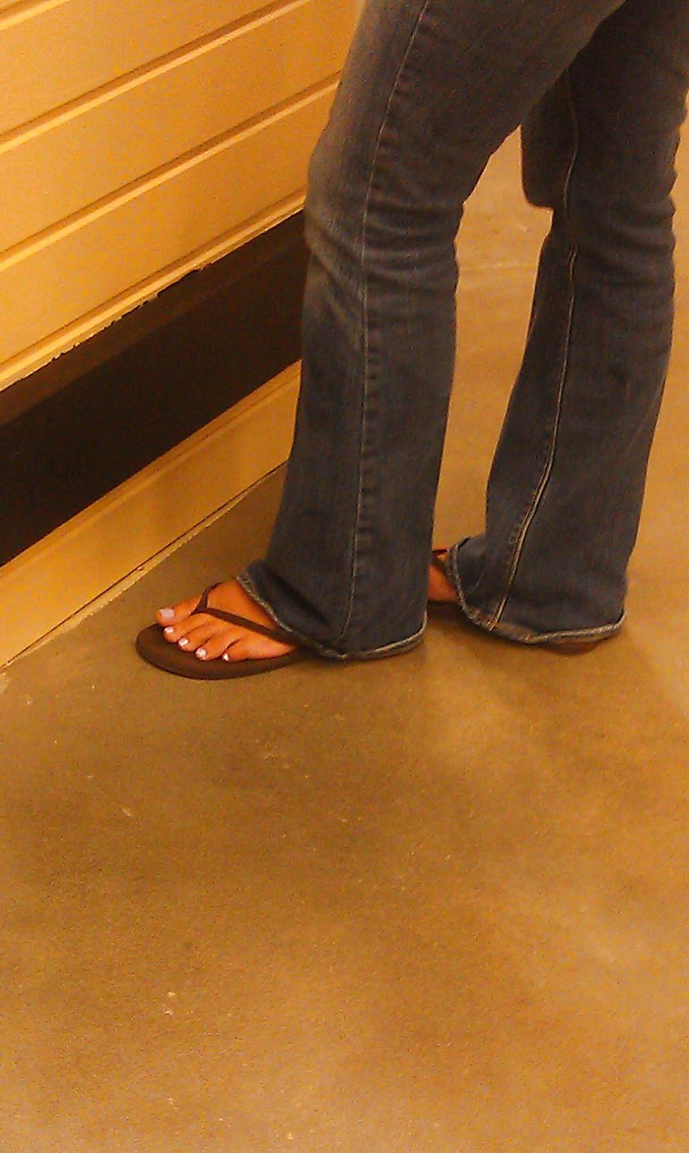 16P Daddy's Candid Foot Shots
