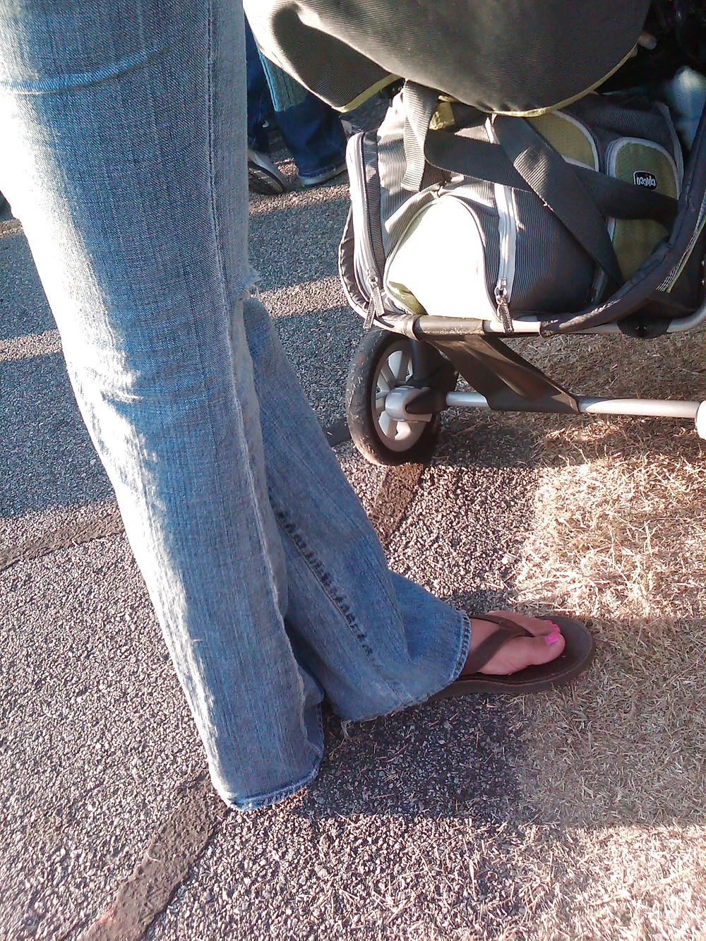 16P Daddy's Candid Foot Shots