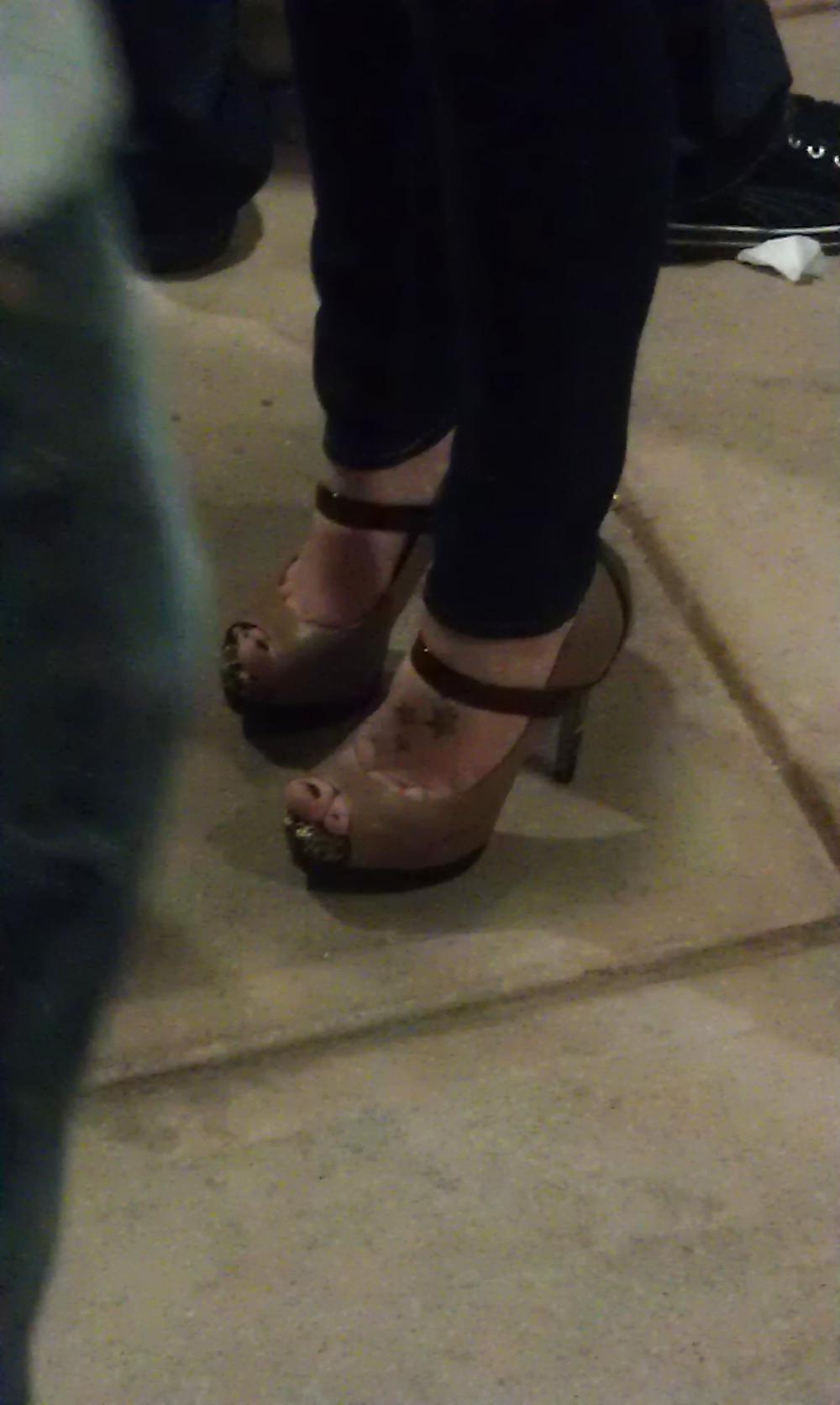 16P Daddy's Candid Foot Shots