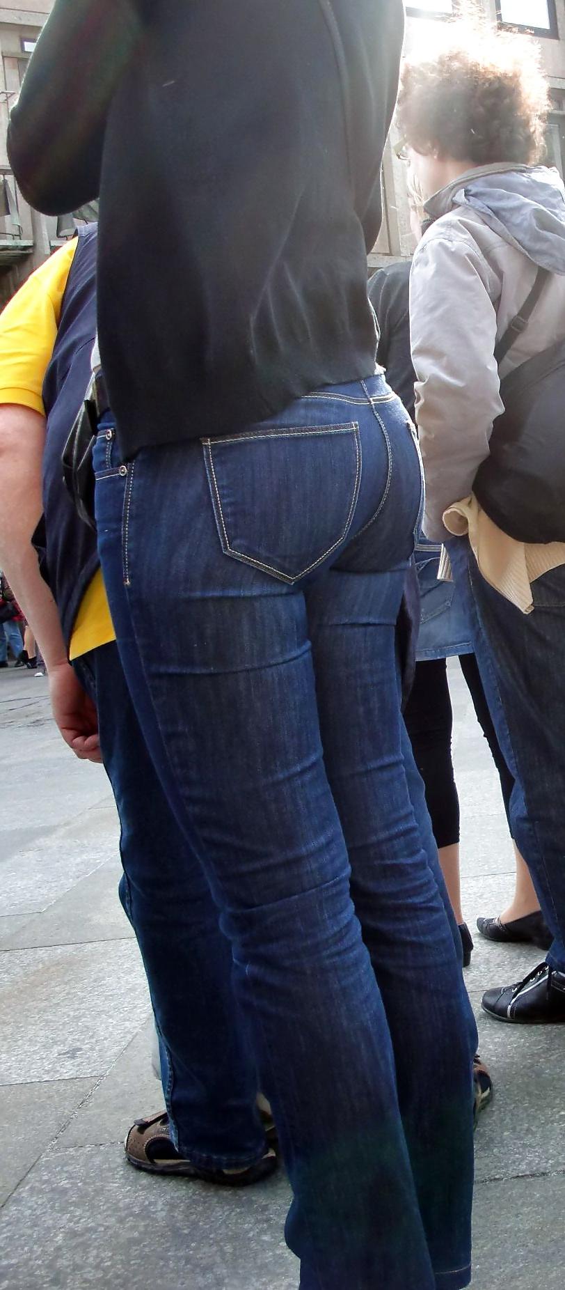 7P Downtown Toronto- She seemed like a Tourist - Nice Jeans
