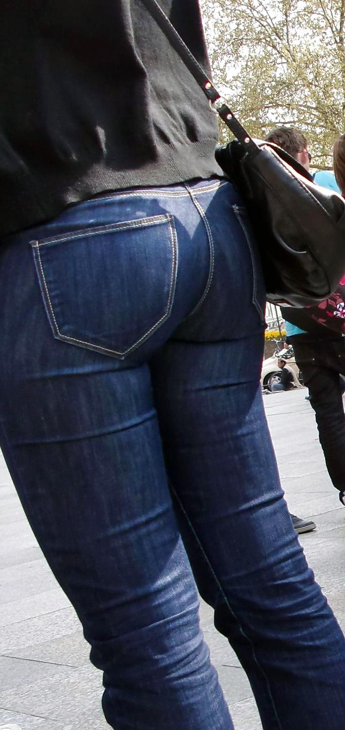 7P Downtown Toronto- She seemed like a Tourist - Nice Jeans