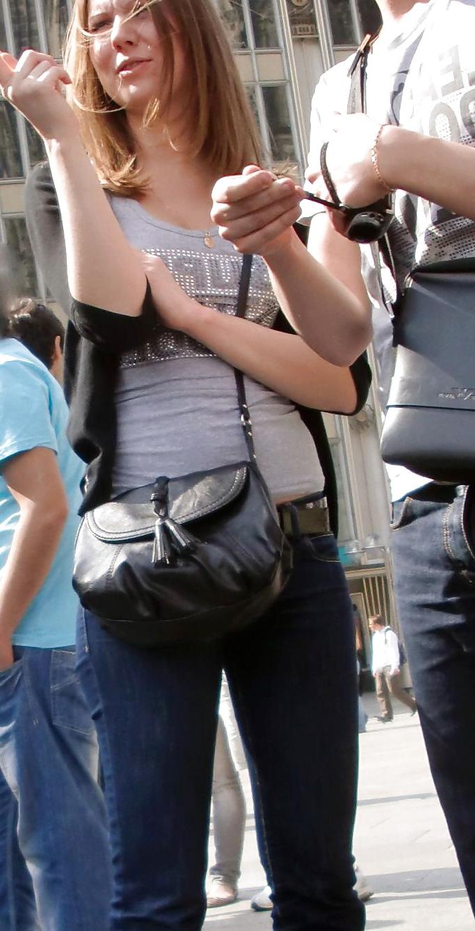 7P Downtown Toronto- She seemed like a Tourist - Nice Jeans