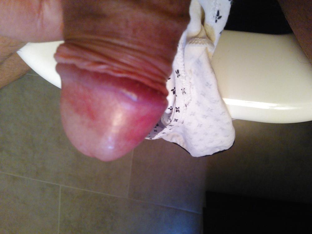 4P Sniffing panties of an hot girl hosted in my home