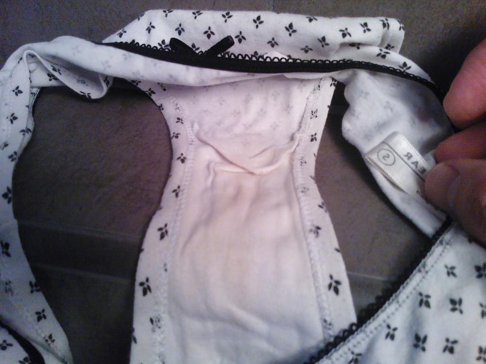 4P Sniffing panties of an hot girl hosted in my home