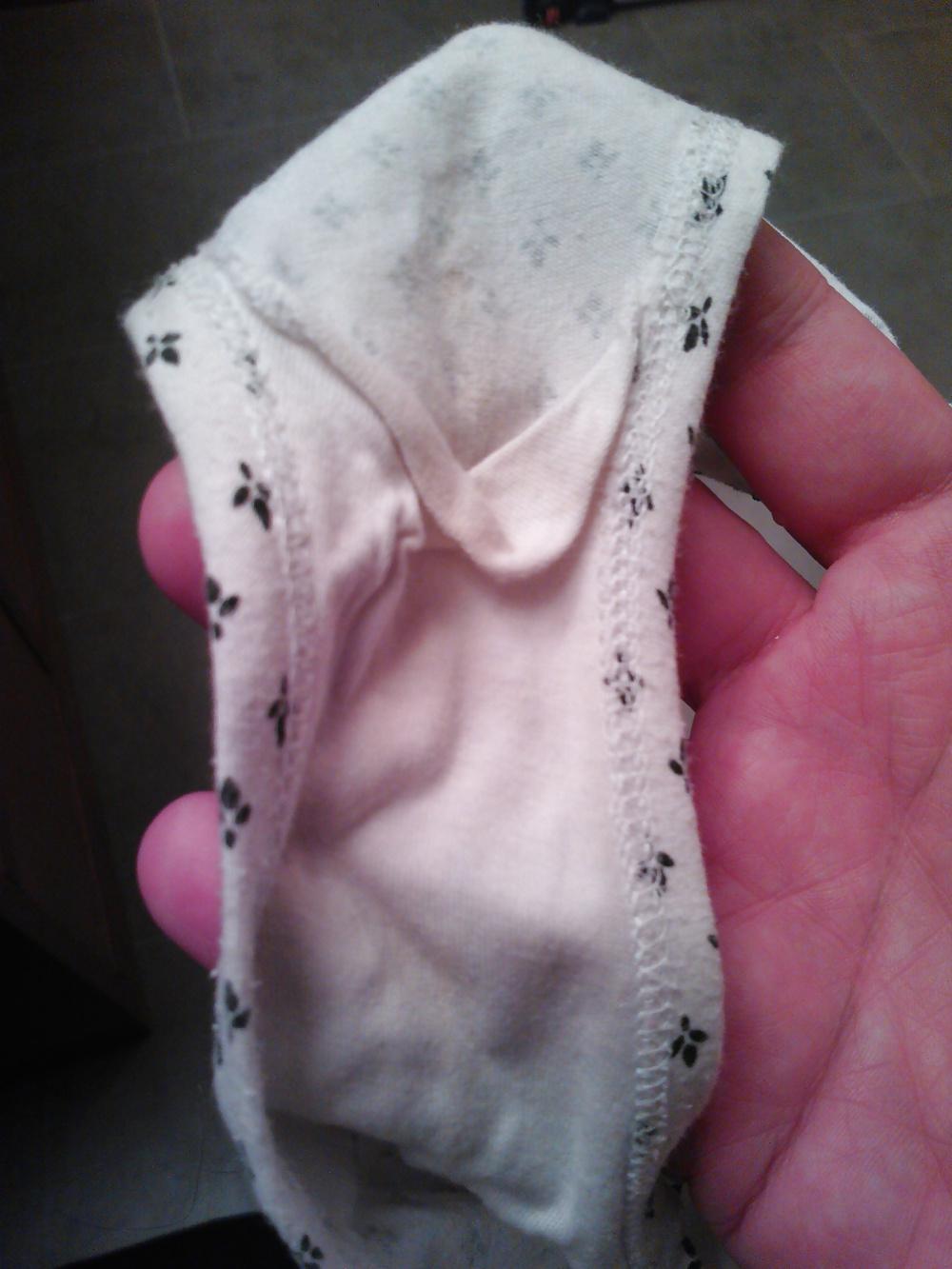 4P Sniffing panties of an hot girl hosted in my home