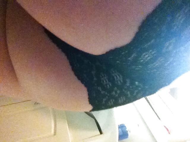 8P Buxom Brunette