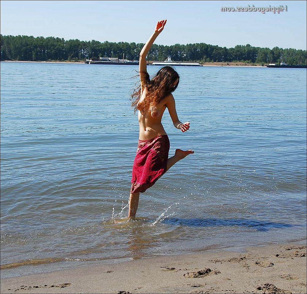 7P Sexy hippy girl