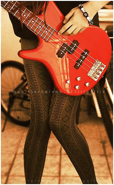 25P Pantyhose & Guitars