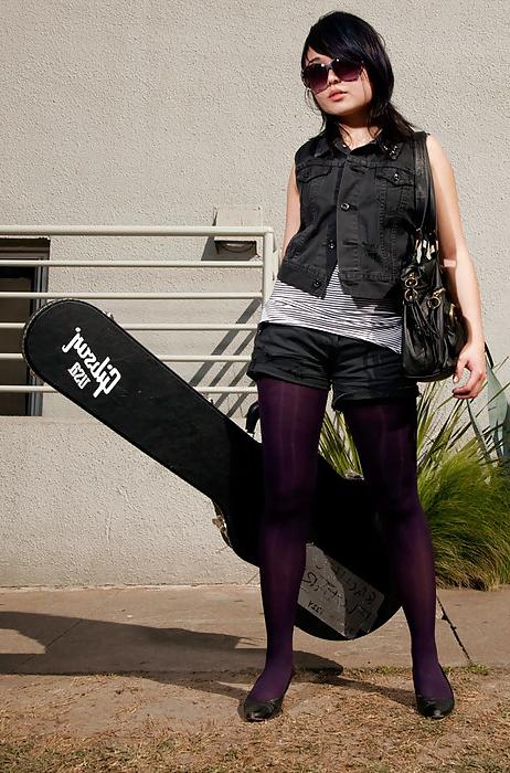 25P Pantyhose & Guitars