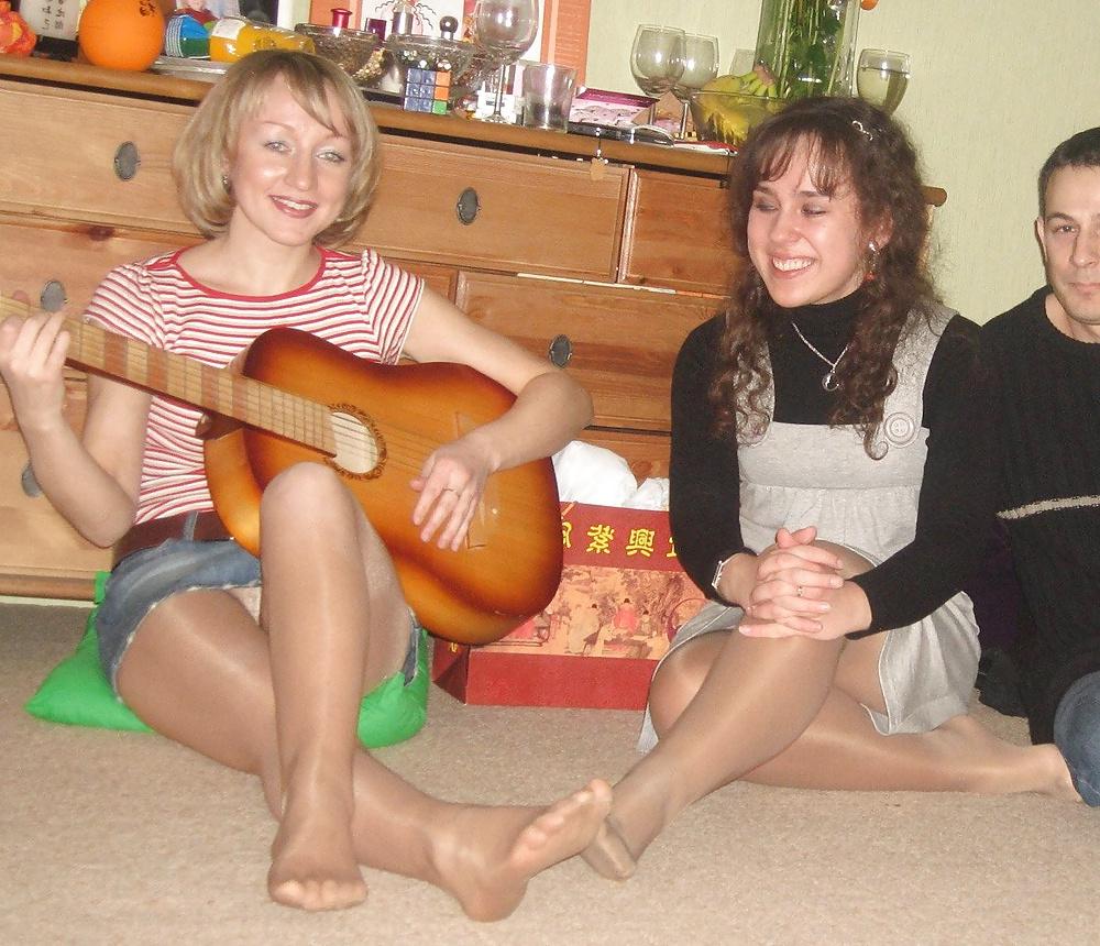 25P Pantyhose & Guitars